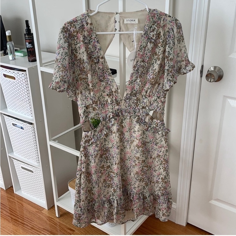 VICI Ripley Backless Floral Ruffle Dress - Picture 2 of 3